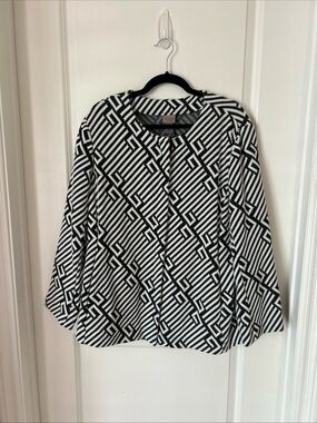 Chico's Black and White Geometric Knit Zip Up Jacket